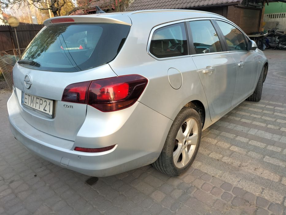 Opel Astra Pali jezdzi W całosci lub Czesci