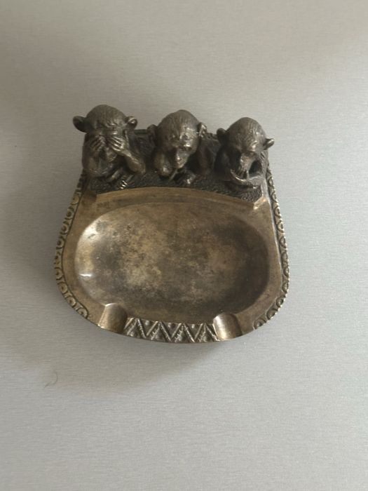 Бронзова попільничка (Бронзовая пепельница), Нимор, СРСР