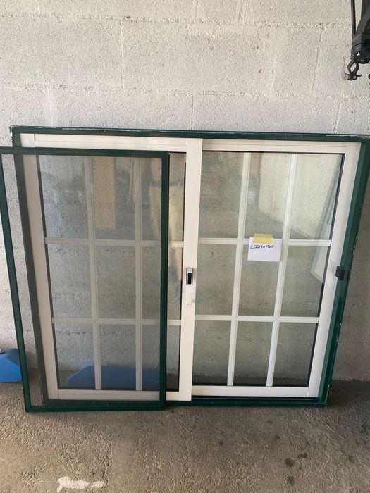 Janelas e porta em alumínio