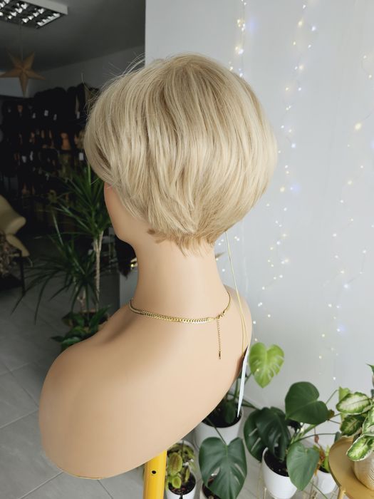 Krótka peruka naturalny blond KBS-14
