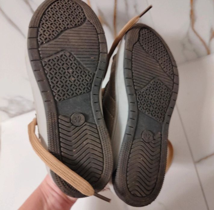 Wygodne buty dla dziewczynki roz 32