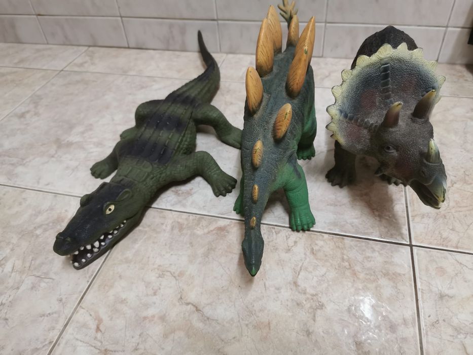 Dinossauros / crocodilo / javali médios