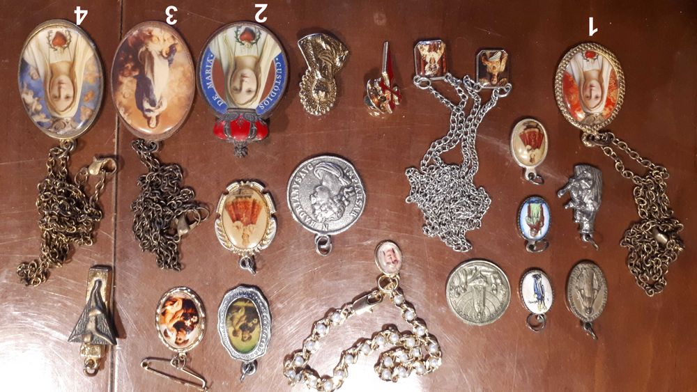 Figuras e objetos Religiosos de colecção