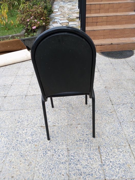 Cadeiras almofadas pretas