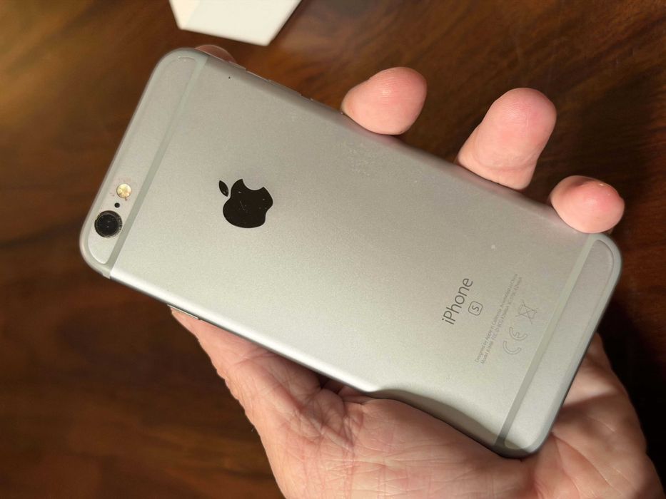 iPhone 6s Space Gray 4.7” A1688 com caixa original