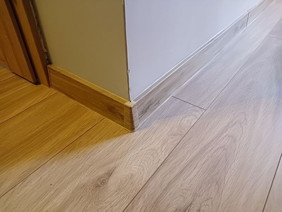 Listwa podłogowa Cezary Hi-line podłogi, panele, wykończenie