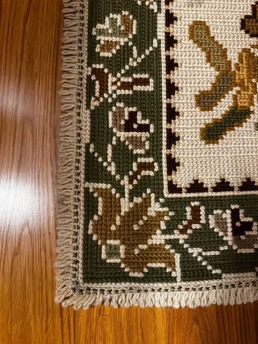 Tapete de Arraiolos Feito à Mão em Lã – Verde – 241 × 170 cm
