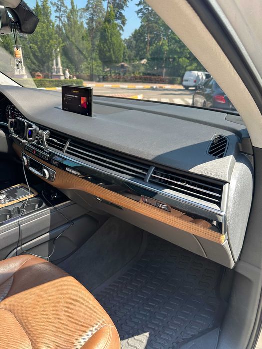 Audi Q7 2016 VIN WA1LAAF70HD026293 фото оголошення 10 з 24