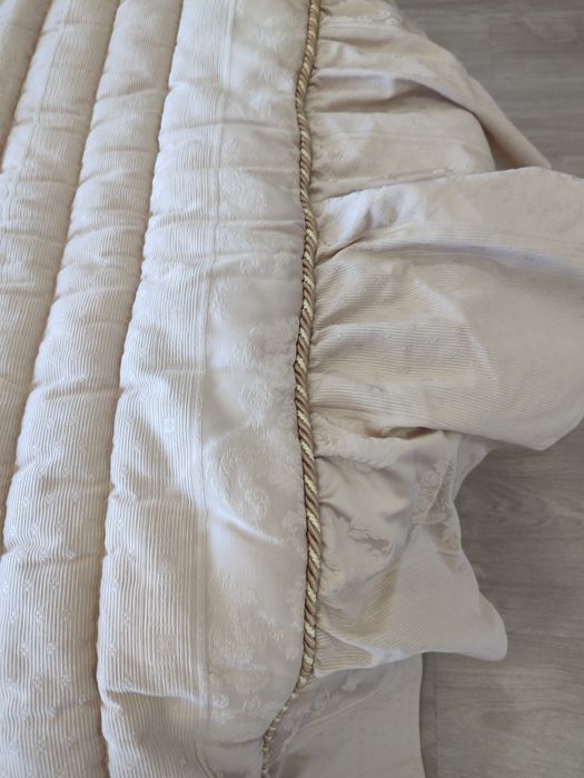 Edredom de casal beje