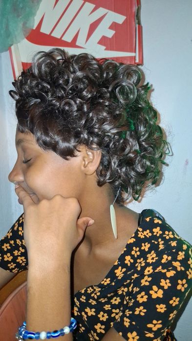 Perucas cacheada curtas