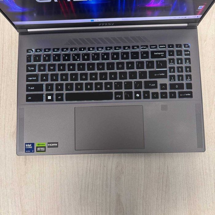 MSI Creator 16 AI Studio A1VIG 4K 120Hz Ultra 9 185H 32GB DDR5 SSD 1TB NVMe RTX 4090
