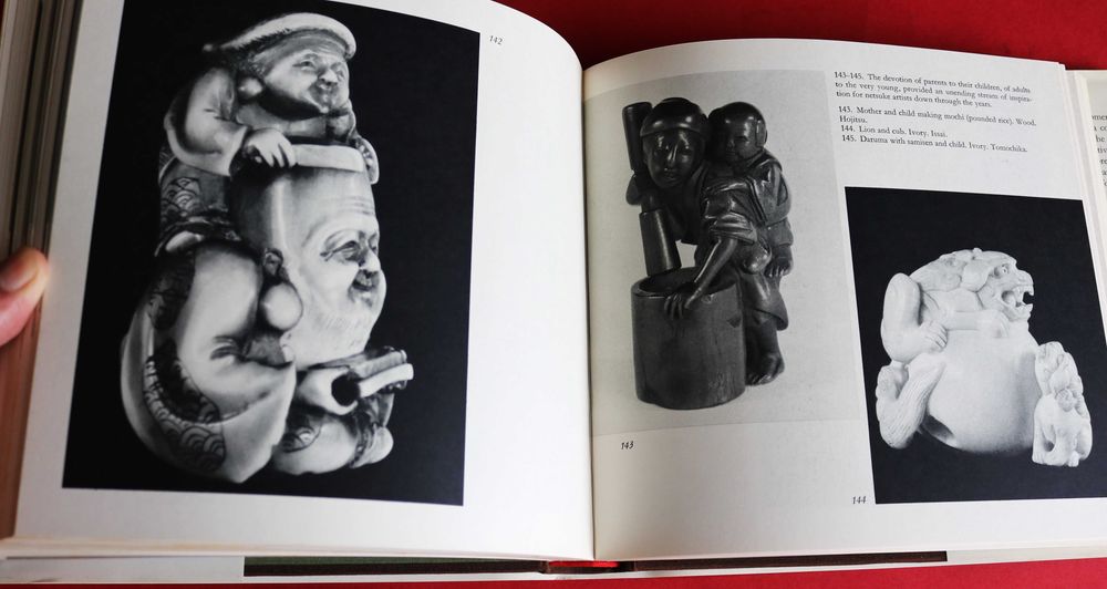 NETSUKE a Guide for Collectors, obra de referência (Reserva JC)