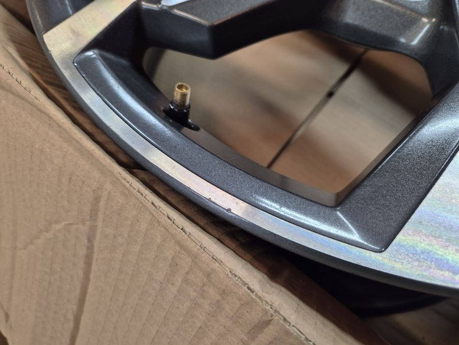 Felga Audi VW 18" 5x112 8Y0.601.025H OEM