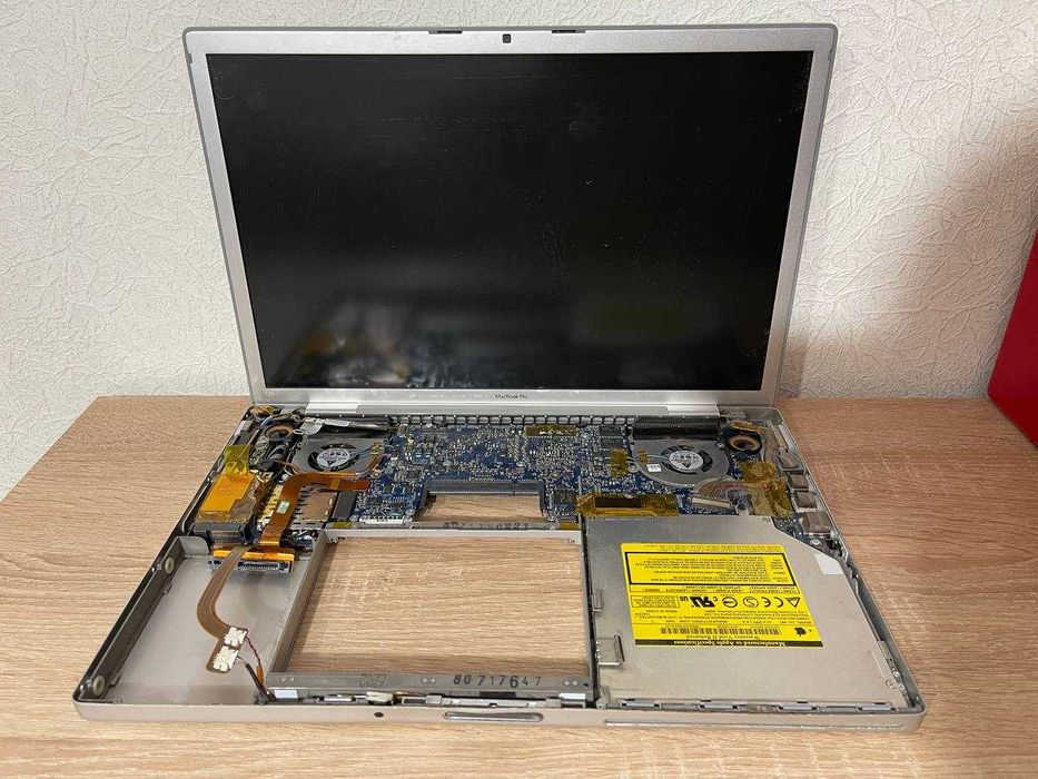 MacBook Pro 15 дюймів 2,2
