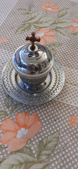 Difusor de incenso muito antigo, mas também muito bem conservado.