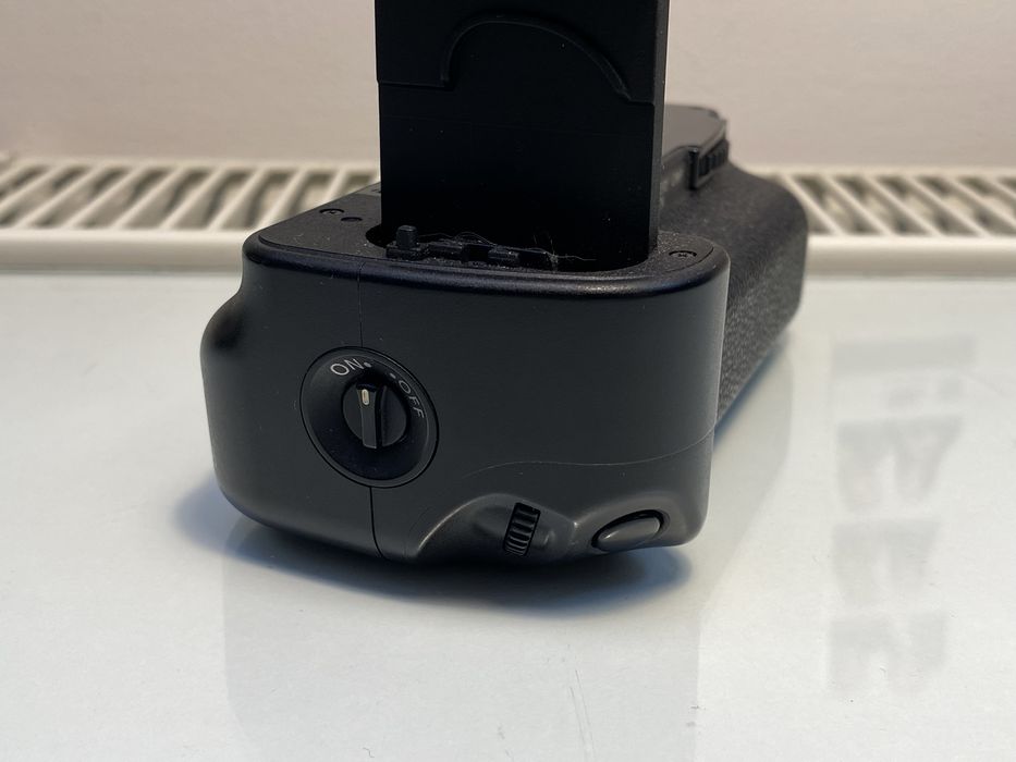 Canon battery grip BG-E2N