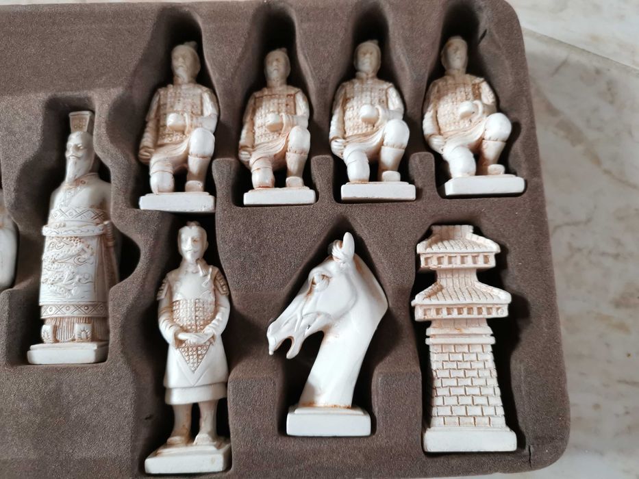 Szachy figurowe kolekcjonerskie Terakotowa Armia