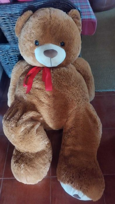 Urso gigante de peluche