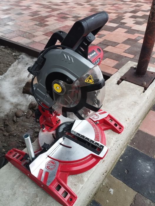Торцювальна пила  з Einhell TC-SM 2112 l