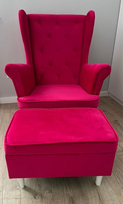Fotel Uszak z podnozkiem malina/fuksja