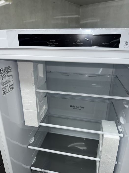 Холодильник LG серії 6 GBP62SWNAC