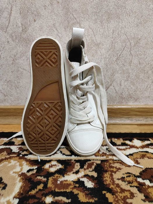 Продам кеды для девочки