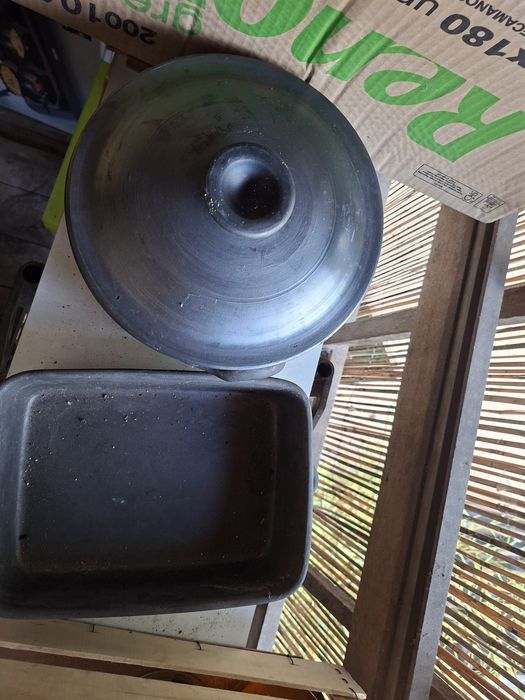 Conjunto de tacho  e tabuleiro  de barro