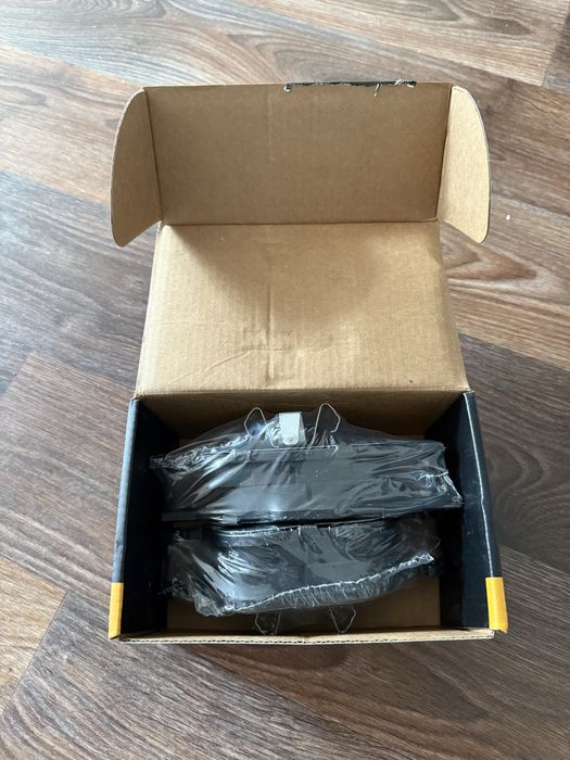 Продам тормозные колодки мазда 3