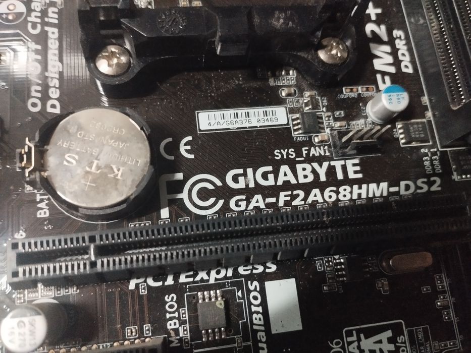 Материнська плата: Gigabyte GA-F2A68HM-DS2
