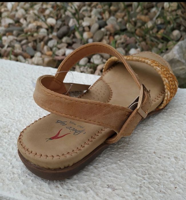 Sandálias novas , muito confortáveis .N°s 35,36,37