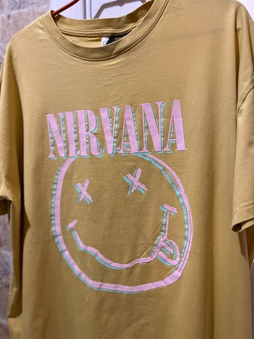 Футболка, мерч Nirvana новая Размер (М/L) с неоновым принтом