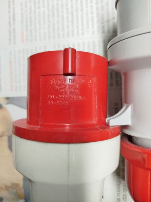 Three-phase plugs64874036651137126