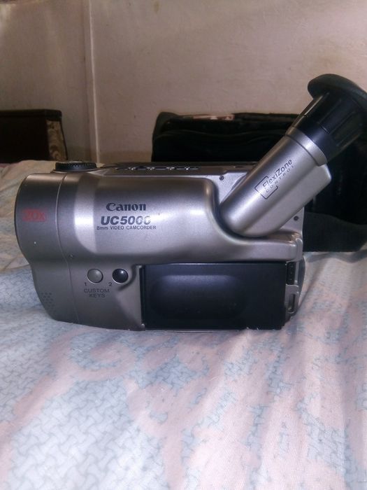 Відео камера Canon UC5000E