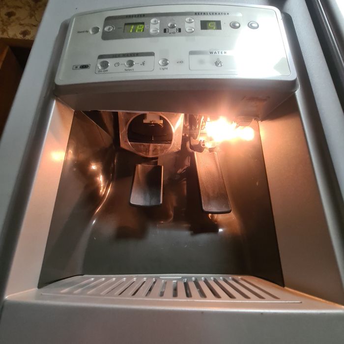 Місткий двостулковий холодильник Whirlpool Side-by-Side (сріблястий)