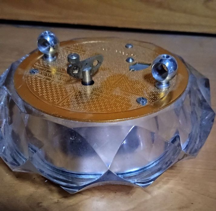 Часы маяк в хрустальном корпусе под ремонт