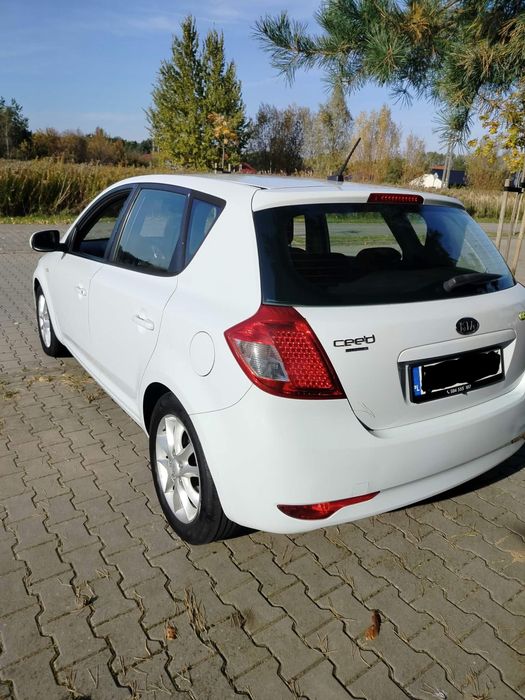 Kia Ceed-zadbana