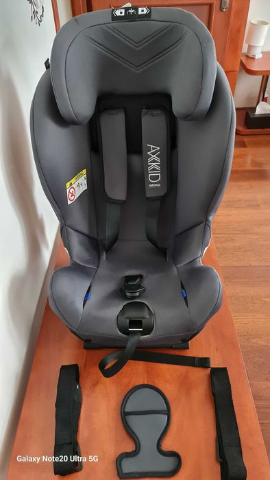 Fotelik samochodowy Axkid Minikid w bardzo dobrym stanie 9-25kg