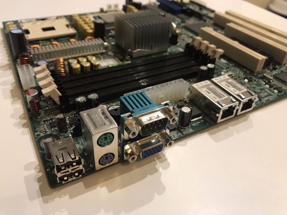Płyta główna INTEL SERVER BOARD SE 7525 RP2 + procesor Intel XEON