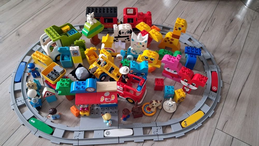 Lego duplo kolejka, śmieciarka, motocykl, koparka, zwierzęta, papuga,