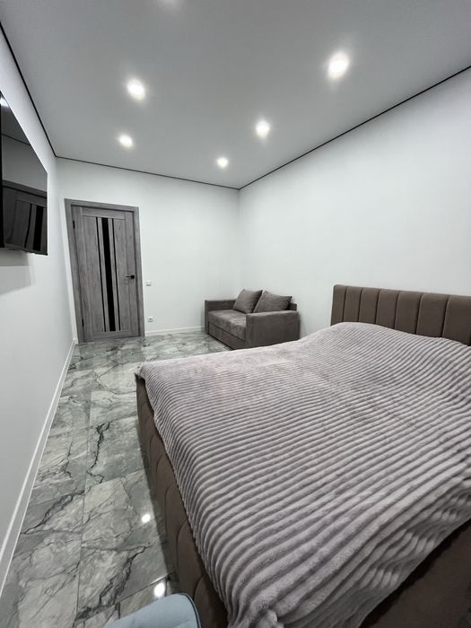 2к ЛЮКС Вул Нижня Берегова, ОАЗИС, Епіцентр, Вигляд на ПІВДЕННИЙ БУГ