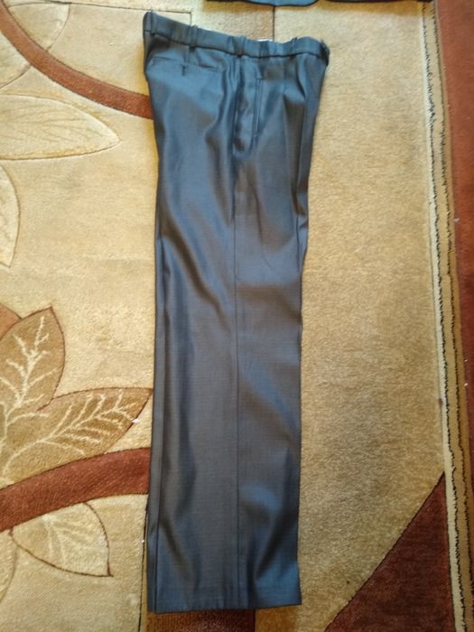 garnitur  meski  roz  52   na  188 cm  wzrostu