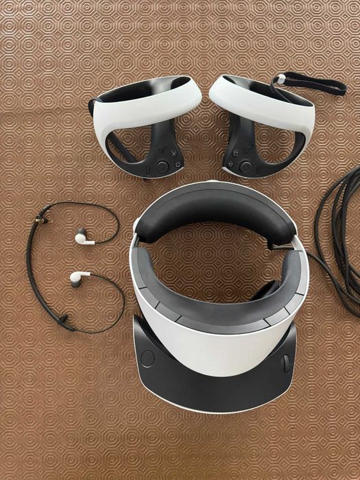 Selling PlayStation VR 2 + Charging Station + PC Adapter.64585765472641123
