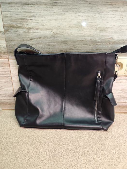 Torebka czarna skóropodobna