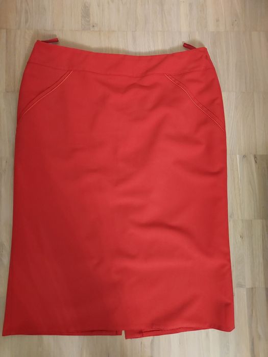 Czerwona spódnica