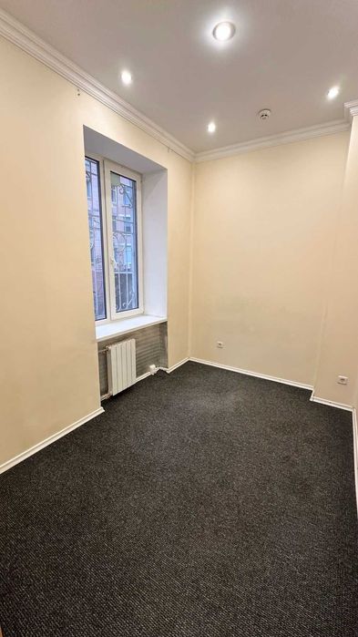 Без% Фото реал 51,3м2 2/4пов фасад ж/ф 3к офіс Шевченківський центр