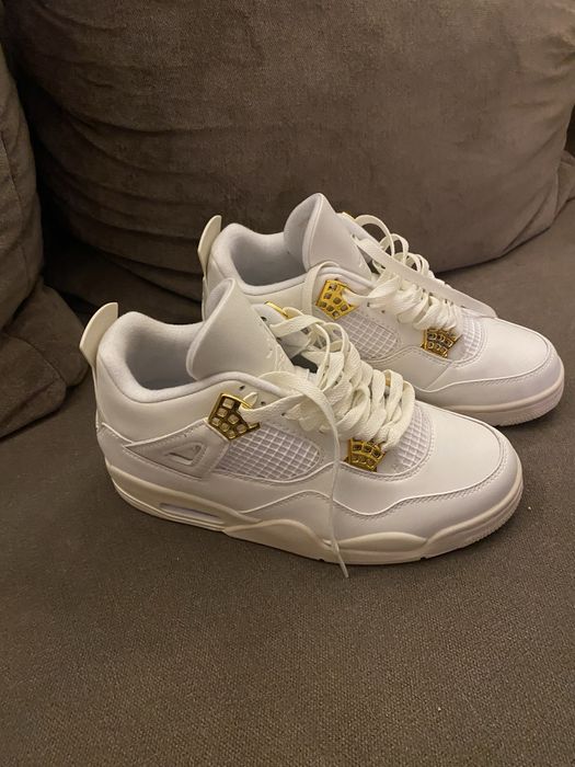 Air Jordan 4 Metallic Gold