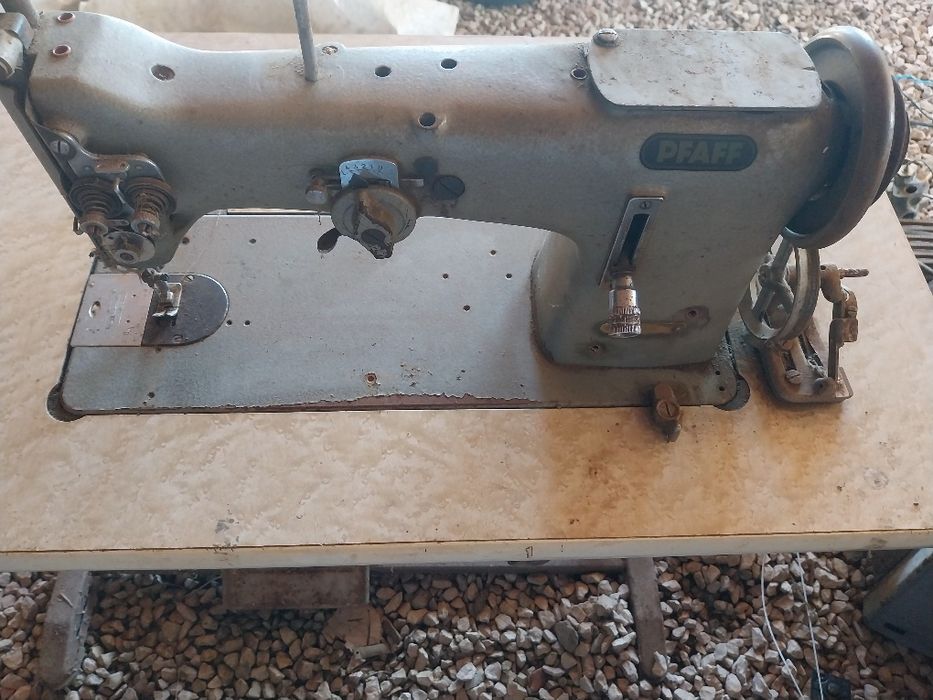 Máquina de costura PFAFF 
Valor negociável, mais informações mensagem