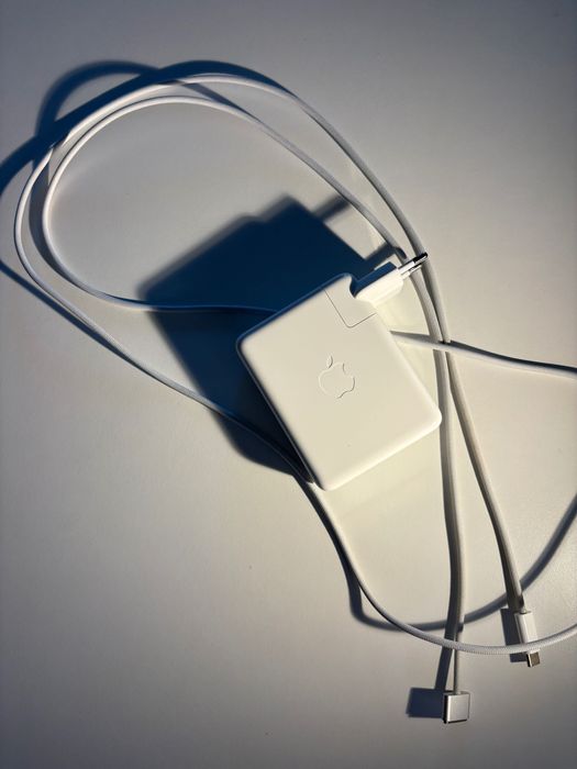 Adaptador Apple USB-C 140W Power Adapter + Cabo USB-C (2 m)
