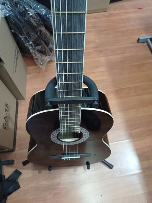 Guitarra clássica preta