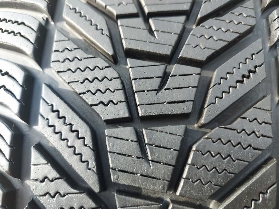 Para 245/40R19 98V XL FR Hankook Winter Icept Evo 3 / 8mm